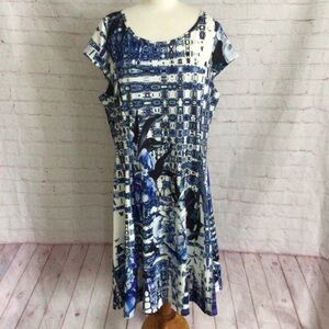 Lily by Firmiana Blue and White Floral Short Sleeve Dress - Size XL